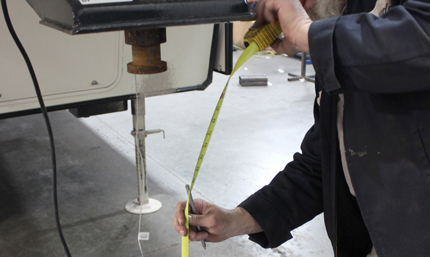 Measuring the distance with a tape measurer