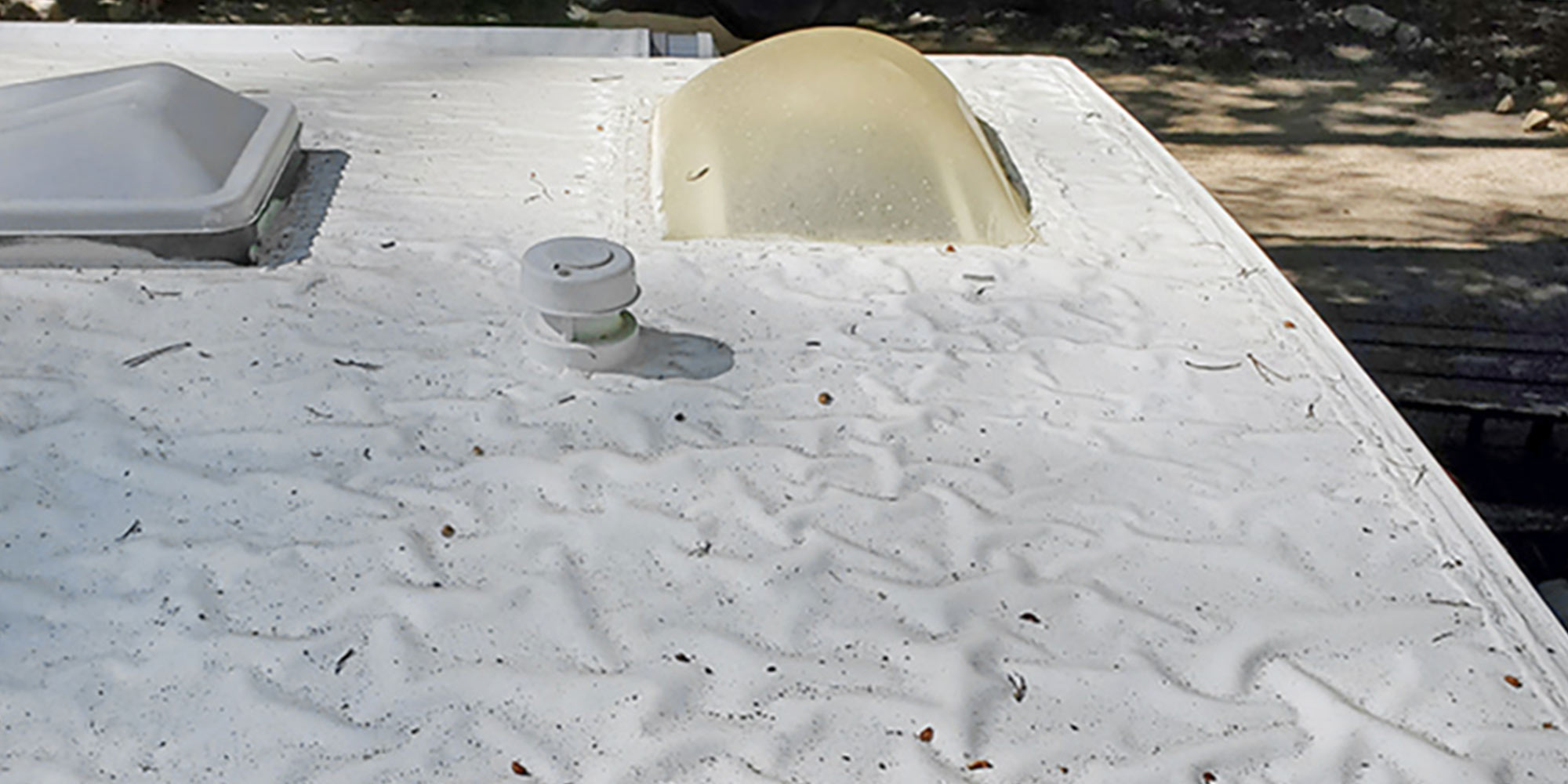 a RV roof membrane in bad shape, with a lot of rippling