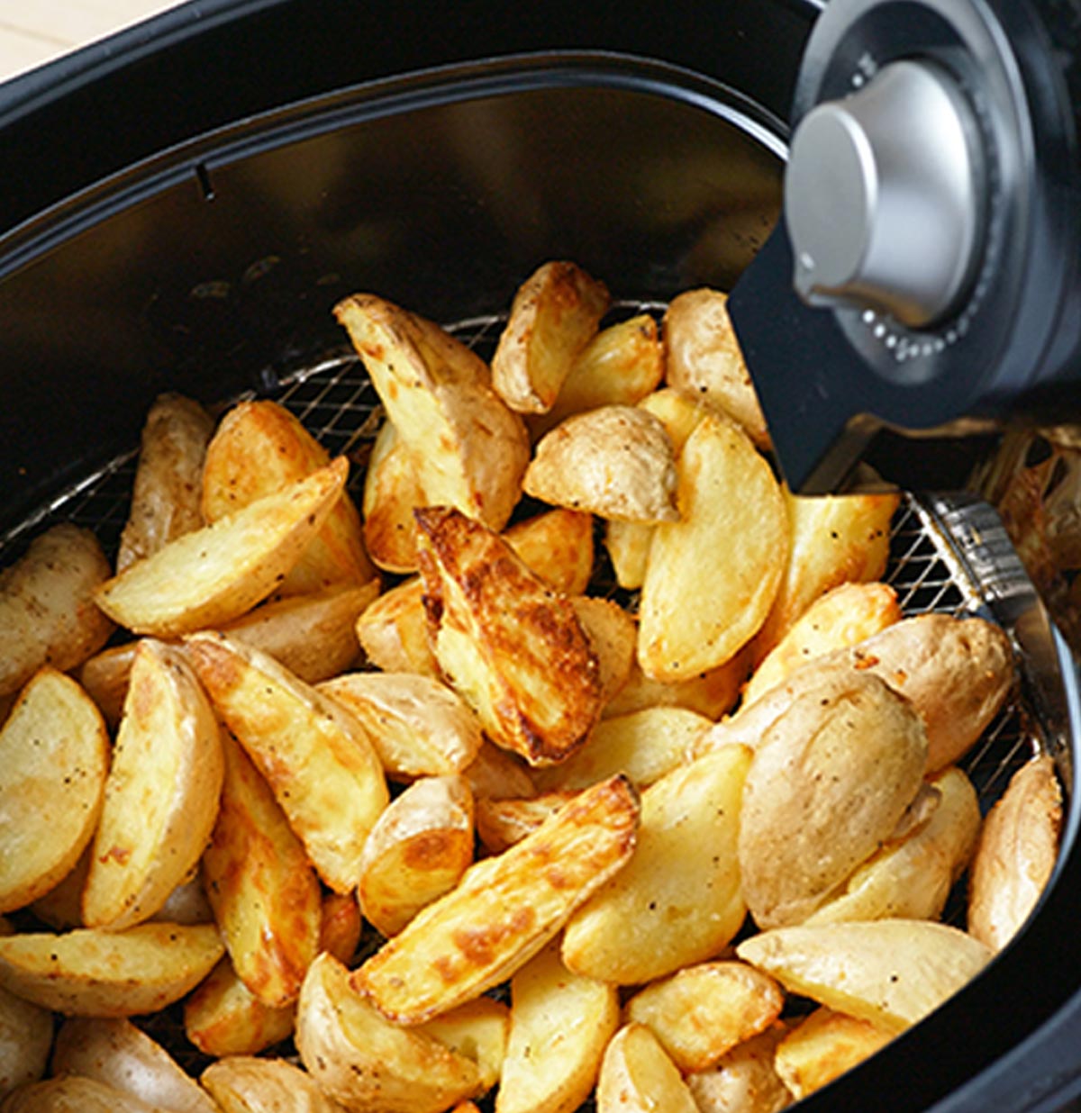 potato wedges in a frying basket