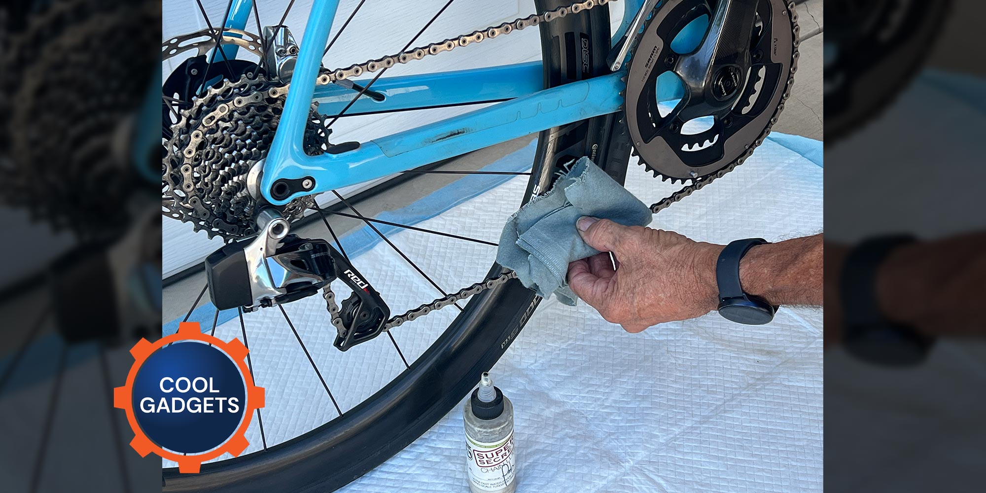a piddle pad is used while oiling the chain of a bicycle