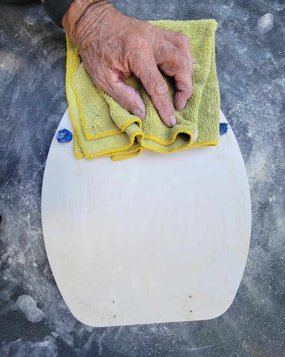 the sanded toilet lid is cleaned with alcohol and a microfiber towel