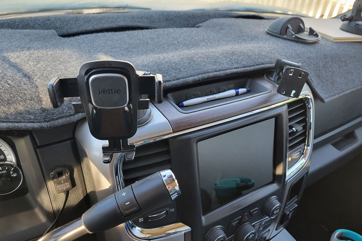 an empty phone mount attached to a dashboard