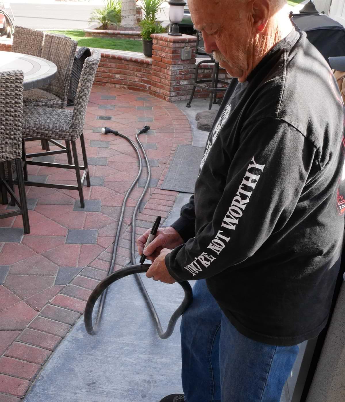 RV technician marks the center point of the 50-amp power cord with a sharpie