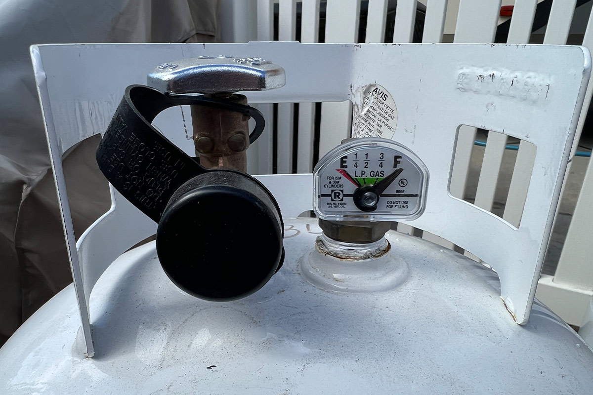 close view of a gauge atop an LP-gas cylinder