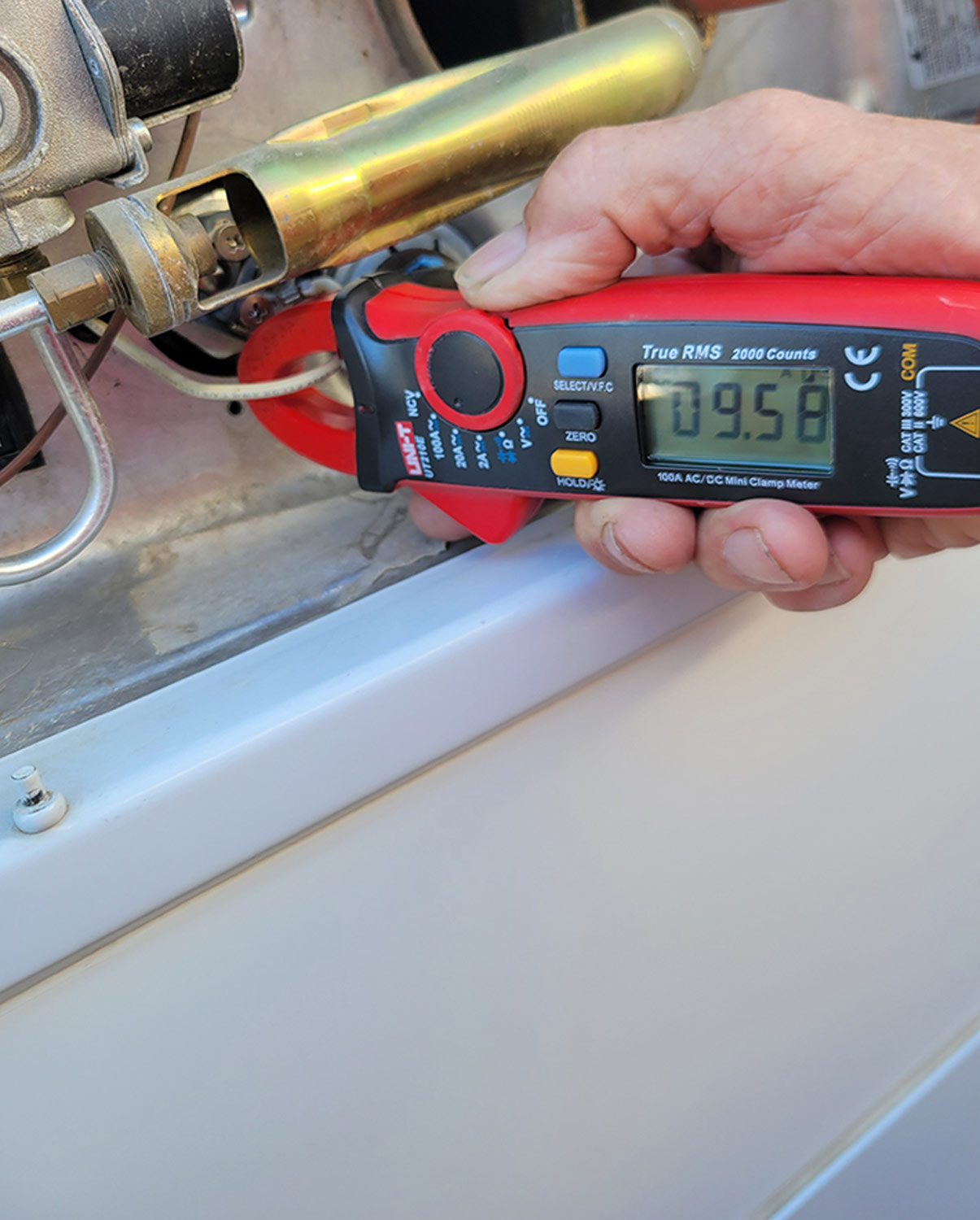 technician uses a induction ammeter to check the current
