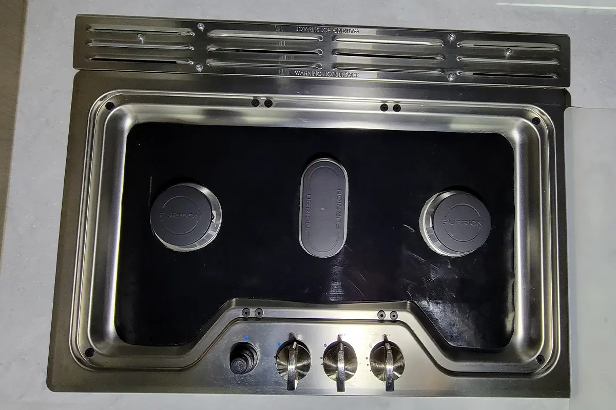 top view of the RV cooktop with its base covered by a silicone barbecue mat